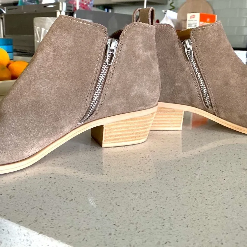 Dolce Vita Suede Booties Silver Zipper Pointed Taupe 9.5 Beige Neutral Earthy